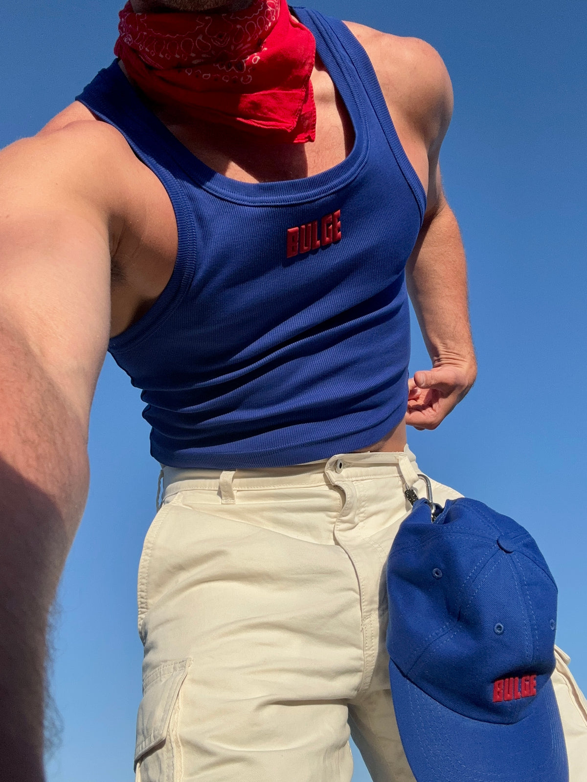 CROP TOP BULGE BLUE · RED LOGO